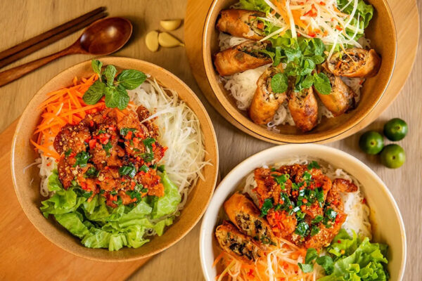 bún thịt nướng hương tiêu đen thơm ngon