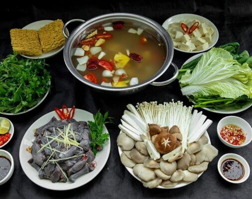 lẩu gà rau rừng